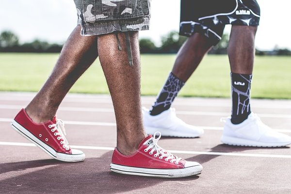 Revigorez-vous avec un parcours sensoriel pour pieds